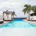 Lorena Villa